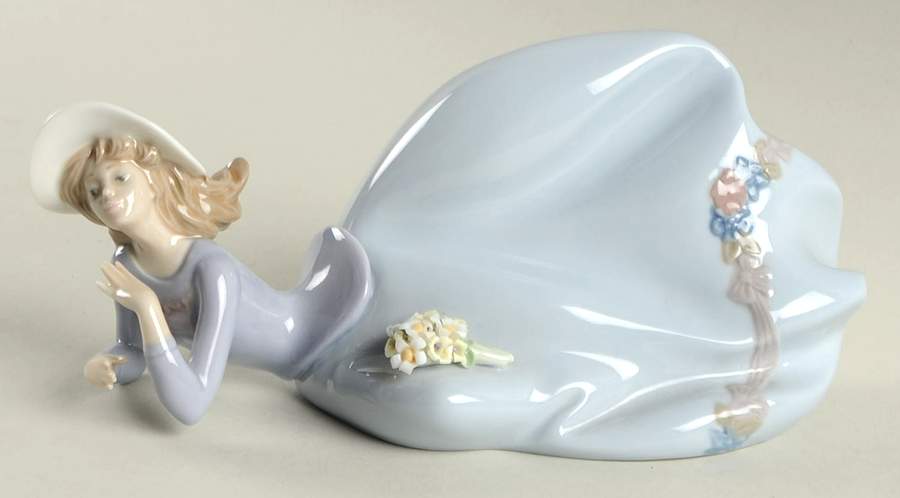 Girls on a Windy Day Pretty Pose - No Box by Lladro-1