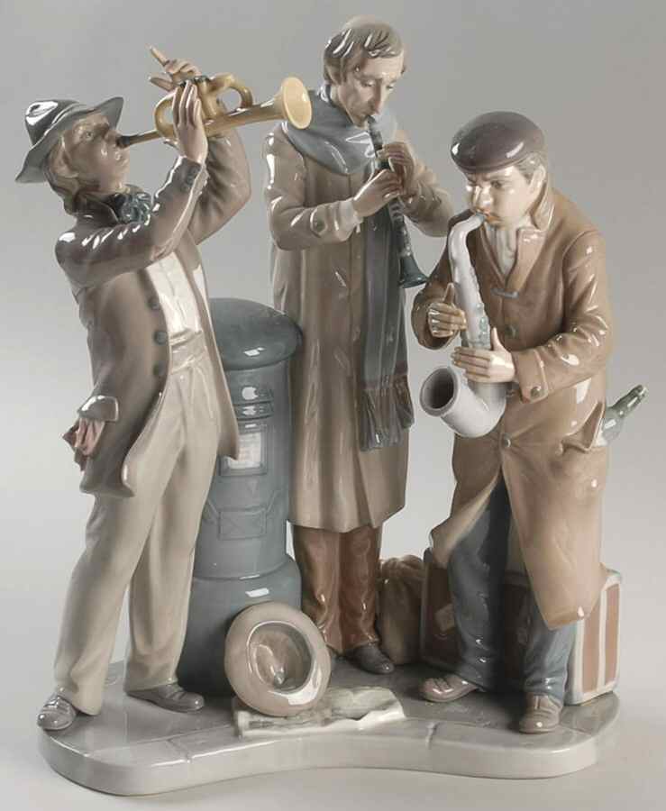 Musical Sidewalk Serenade - Boxed by Lladro-1