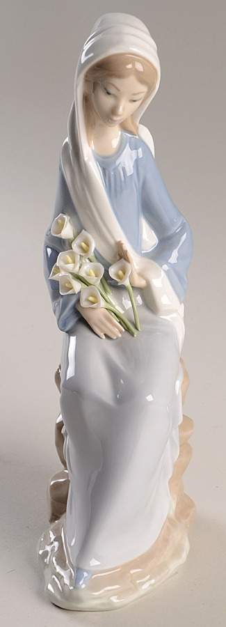 Children with Flowers Girl With Lilies Sitting - Boxed by Lladro-1