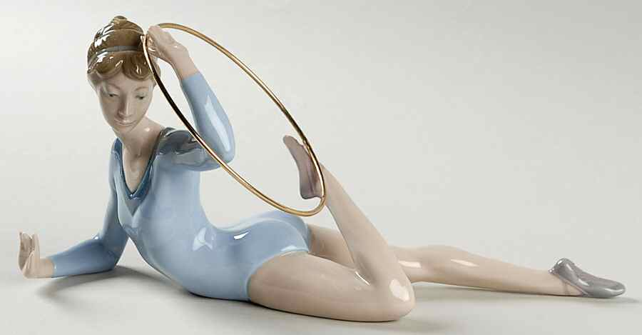 Gymnast Group Gymnast With Ring - With Box by Lladro-1