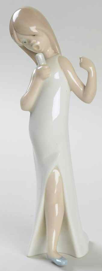 Musical Children Girl Singer - No Box by Lladro-1