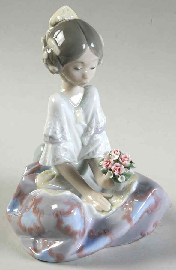 Valencian Serene Valenciana - Boxed by Lladro-1