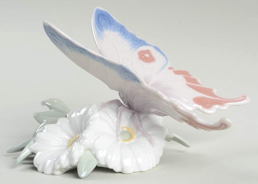 Butterflies Gracefull Landing - With Box by Lladro-1