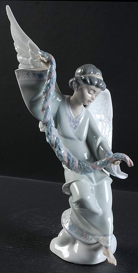 Angels and Cherubs Angel With Garland - Boxed by Lladro-1