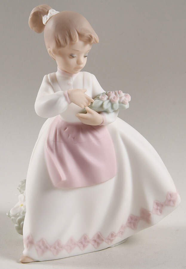 Golden Memories Pretty Bouquet - Boxed by Lladro-1
