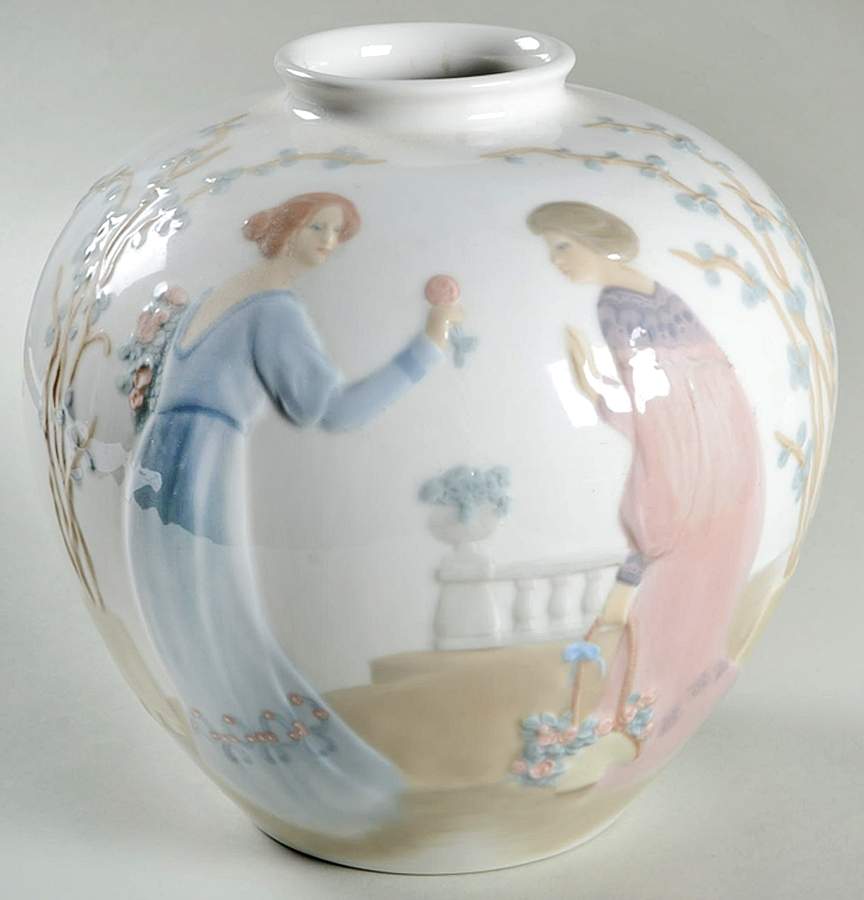 Lladro Vases & Urns Grecian Court Vase - Boxed by Lladro-1