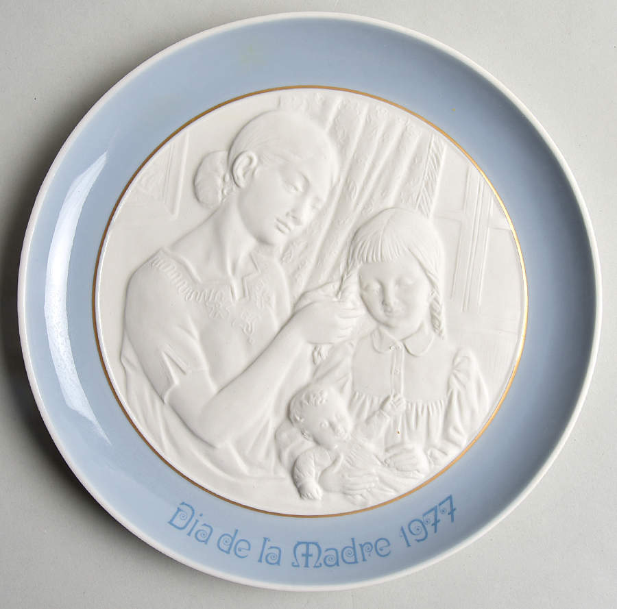 Mothers Day Plate-Annual Mother And Daughter-L7021 - Boxed by Lladro-1