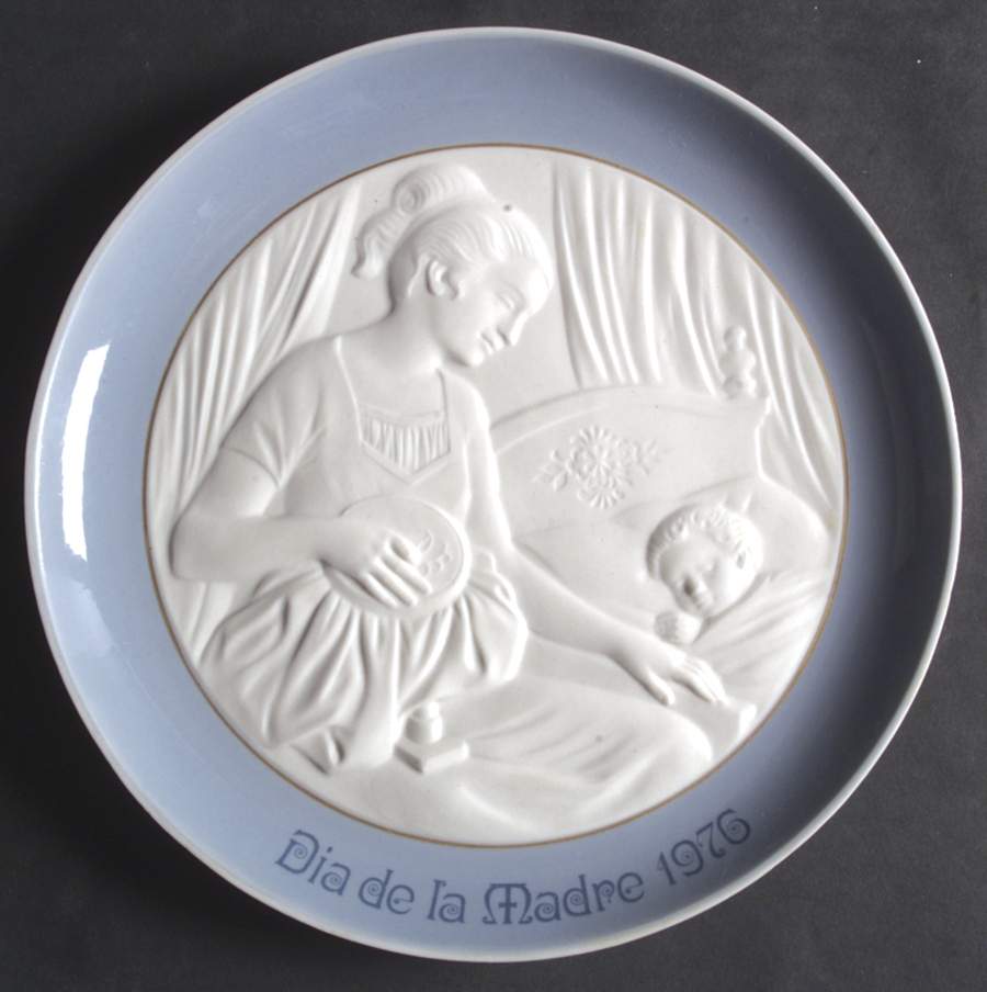 Mothers Day Plate-Annual Tender Vigil-L7015 - No Box by Lladro-1