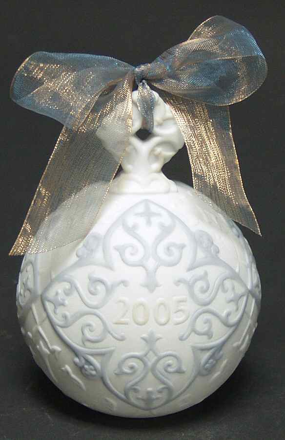 Annual Ball Ornament 2005-L8184m - Boxed by Lladro-1