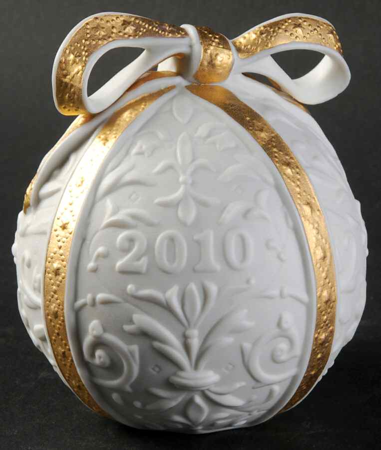Annual Ball Ornament 2010 Re-Deco Gold - L18339g  - Boxed by Lladro-1