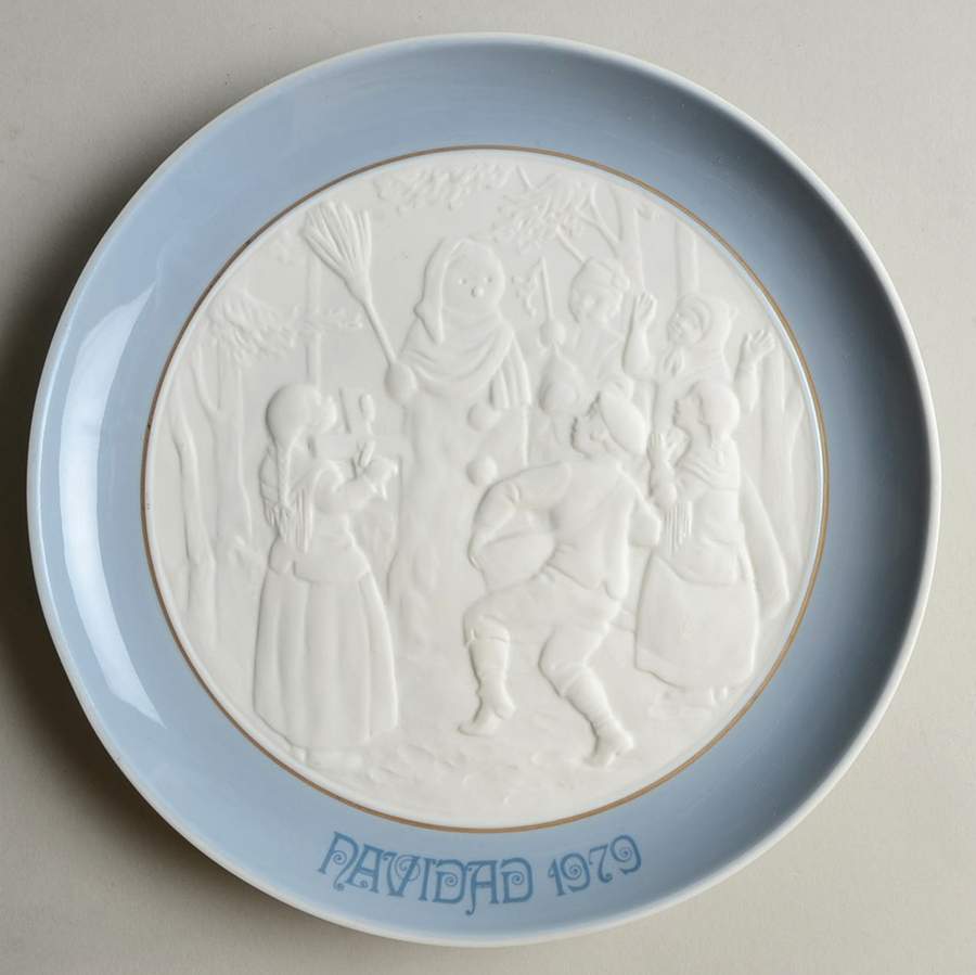 Annual Christmas Plate Christmas Snow Dance - Boxed by Lladro-1