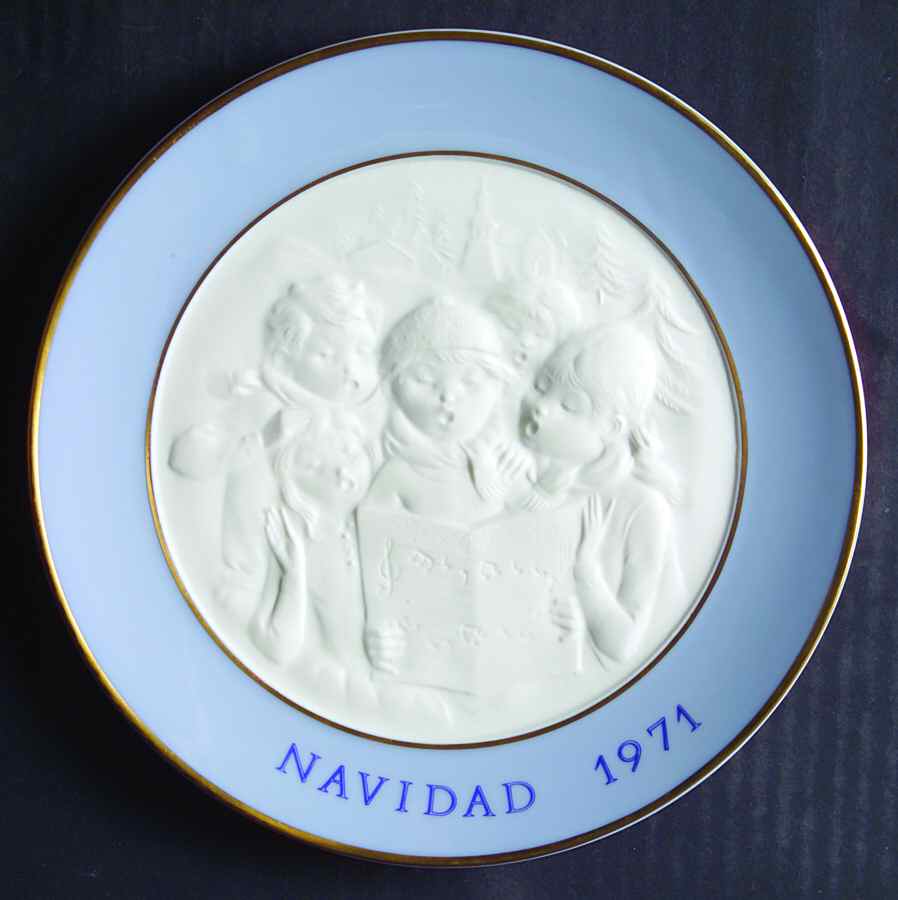 Annual Christmas Plate Christmas Caroling - With Box by Lladro-1