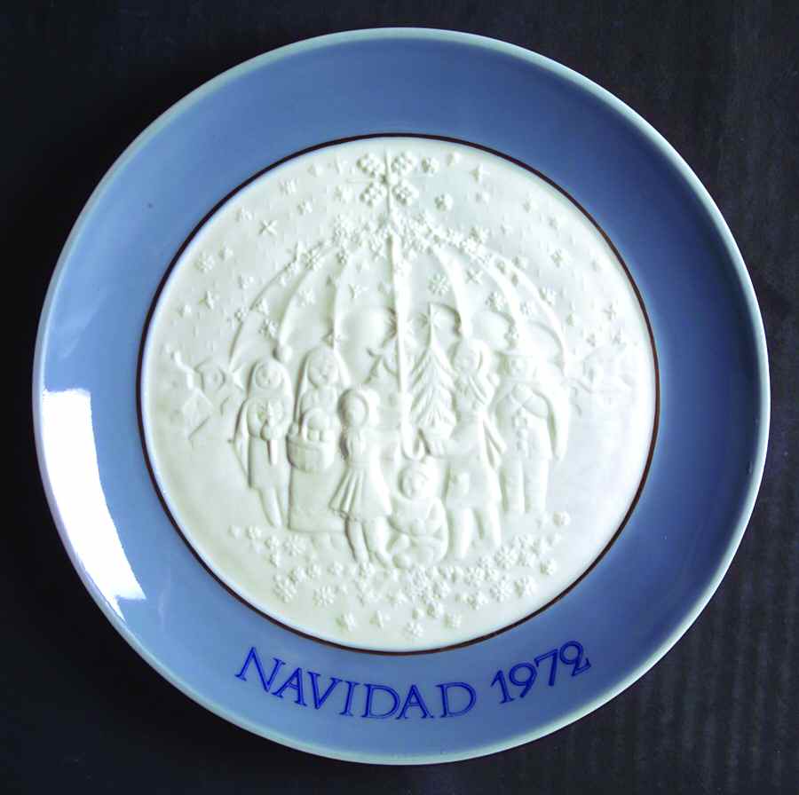 Annual Christmas Plate Christmas Carolers - Boxed by Lladro-1