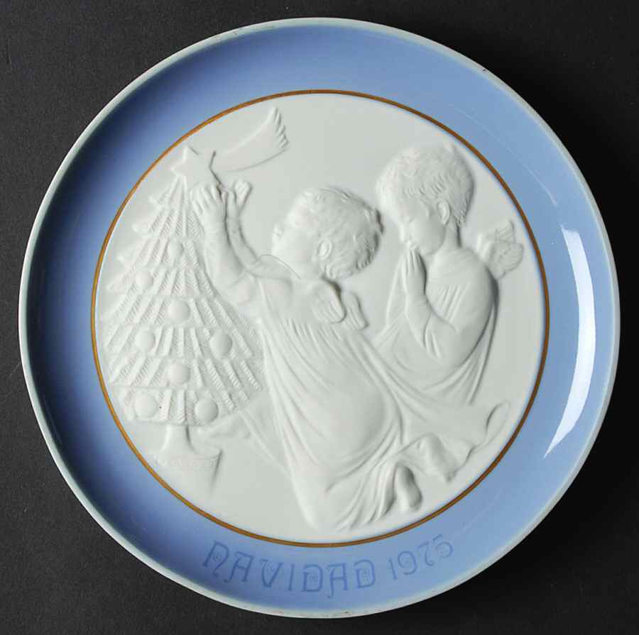 Annual Christmas Plate Christmas Cherubs - Boxed by Lladro-1
