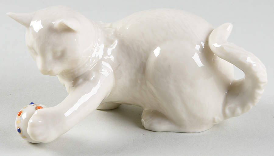 China Jewels Figurines Cat With Ball - With Box by Lenox-1