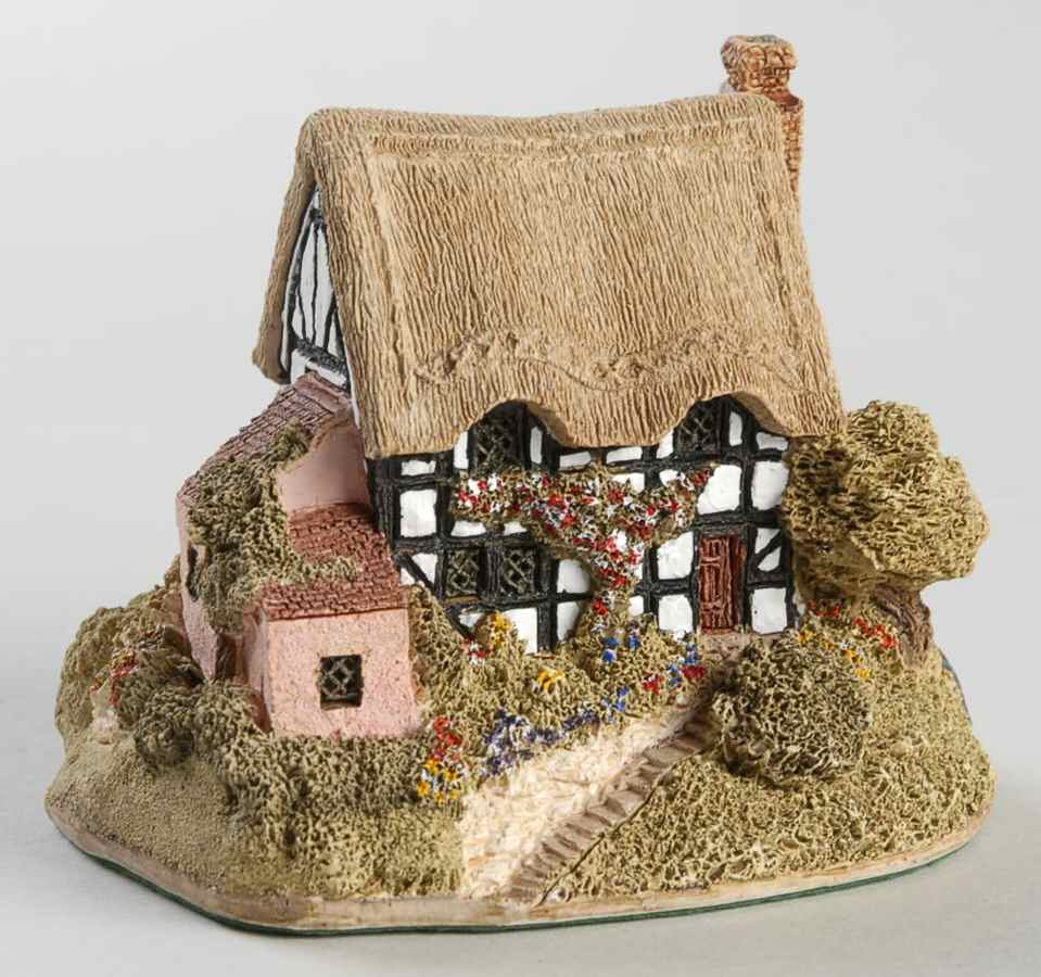 English Cottages Magpie Cottage - Boxed by Lilliput Lane-1