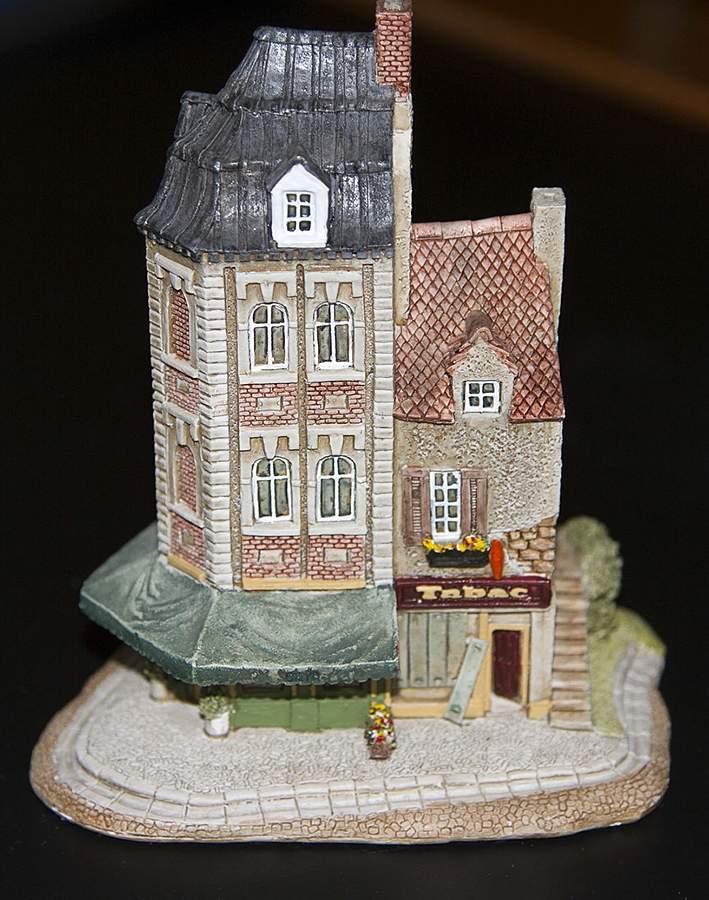 French Collection Le Petit Montmartre - Boxed by Lilliput Lane-1