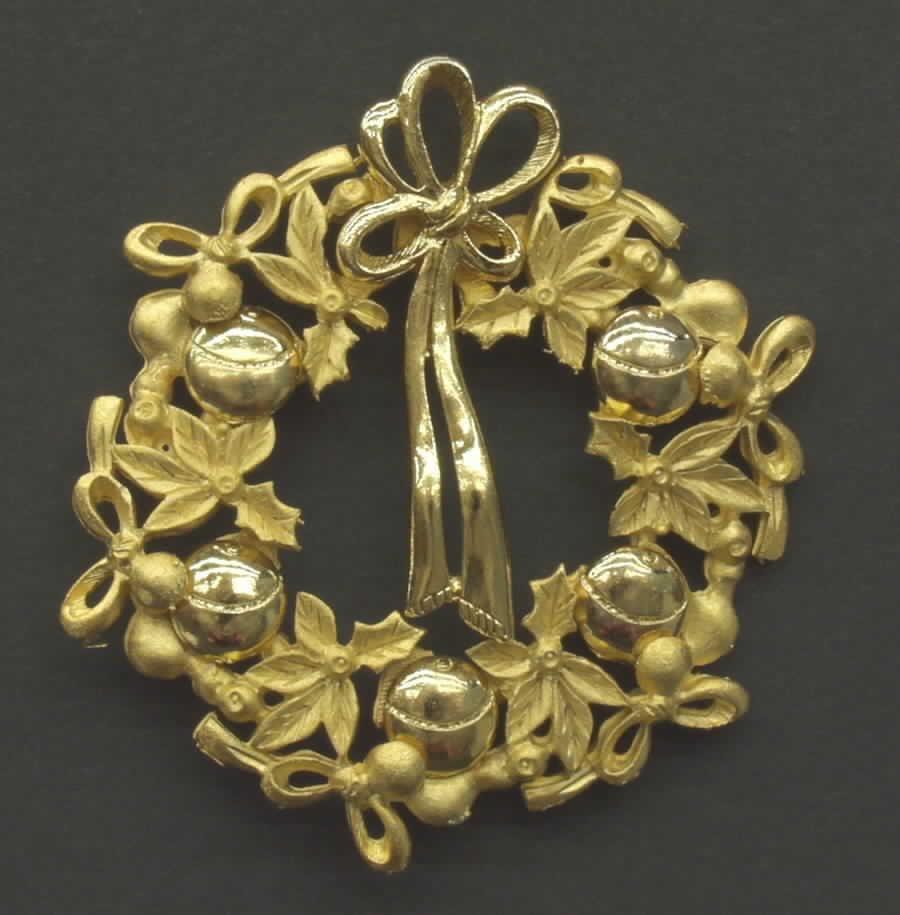 Lunt Christmas Ornament Gold Wreath - Boxed by Lunt Silver-1