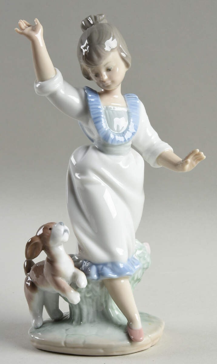 Days of The Week Wednesday's Girl - Boxed by Lladro-1