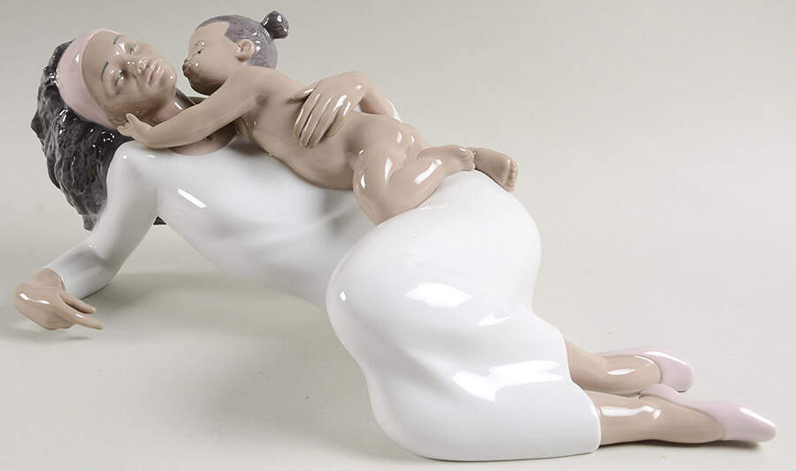 Black Legacy Collection Kisses For Mommy - Boxed by Lladro-1