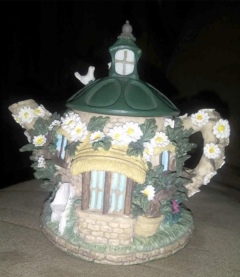 Tea Garden Cottages Daisy Cottage - Boxed by Lenox-1