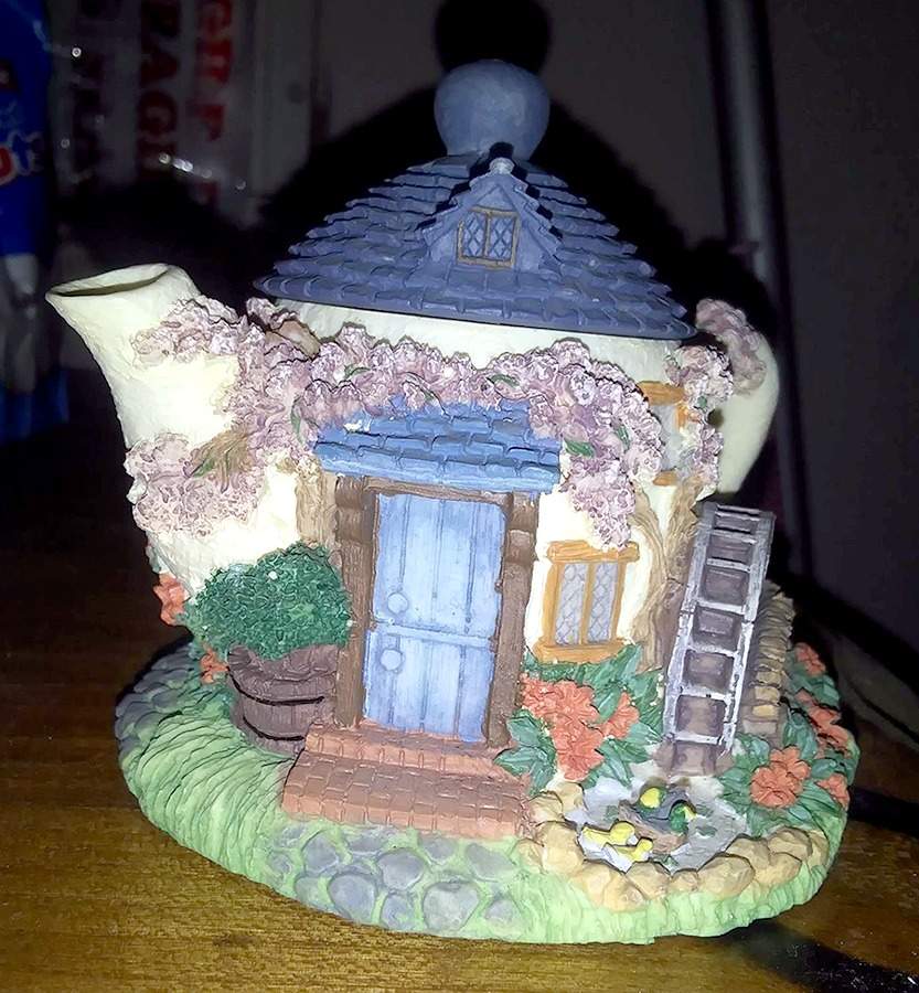 Tea Garden Cottages Wisteria Cottage - Boxed by Lenox-1