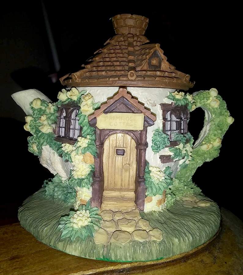 Tea Garden Cottages Primrose Cottage - Boxed by Lenox-1