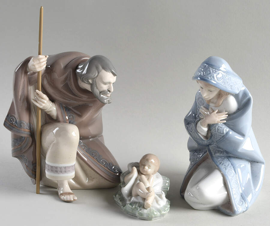 Bethlehem Nativity Silent Night- Holy Family Boxed Set - With Box by Lladro-1