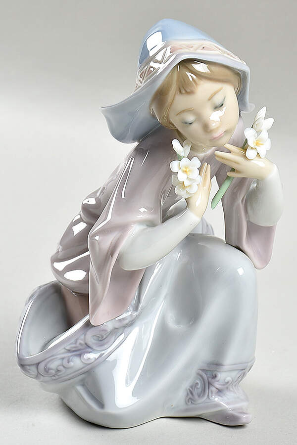 Religious and Nativity Little Virgin - Boxed by Lladro-1