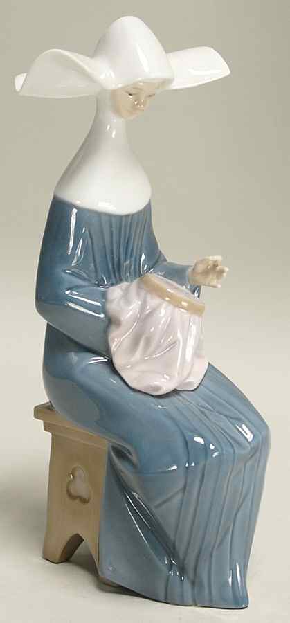 Nuns Time To Sew - Blue - Boxed by Lladro-1