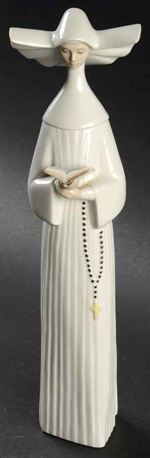 Nuns Prayerful Moment - White - Boxed by Lladro-1