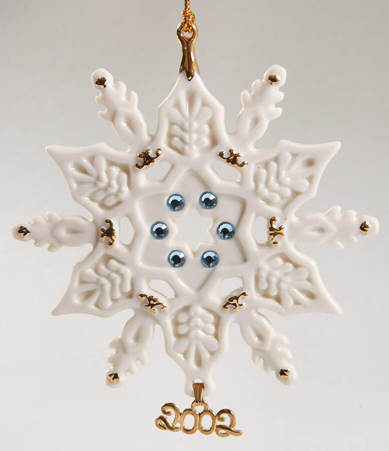 China Snowflake Ornament 2002 Snowflake - Boxed by Lenox-1