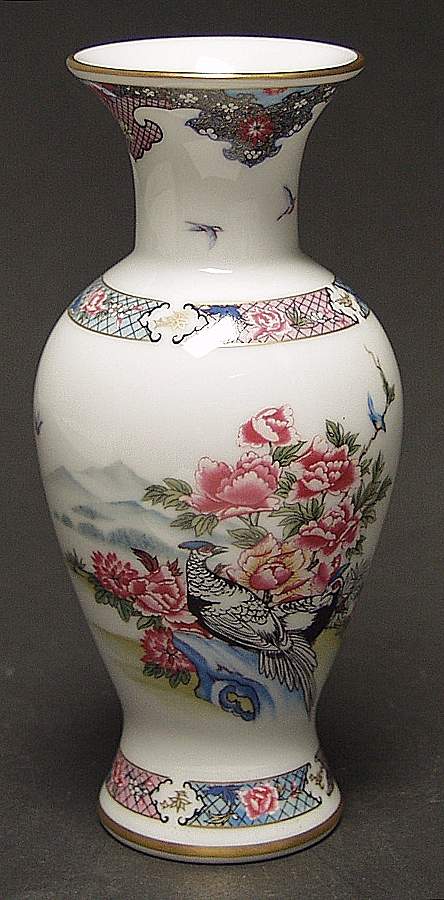 Decorative Art of The First Ladies Martha Washington Vase - Boxed by Lenox-1