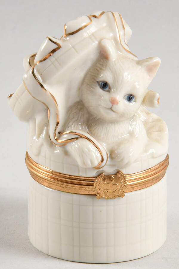 Treasure Boxes Cat's Surprise - No Charm - No Box by Lenox-1