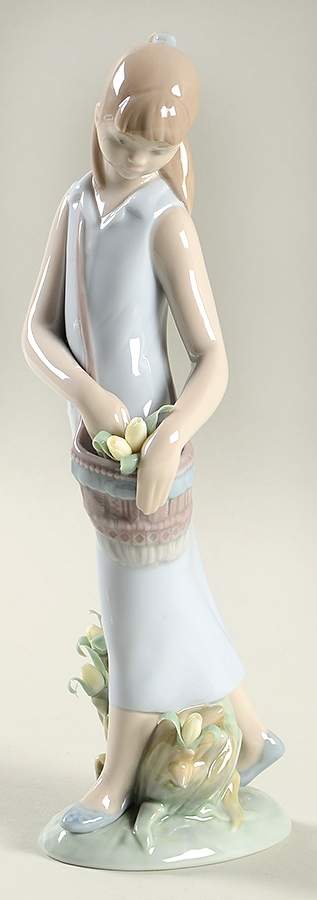 Lladro Collector Society Figurines Tulip Garden-2007 - Boxed by Lladro-1