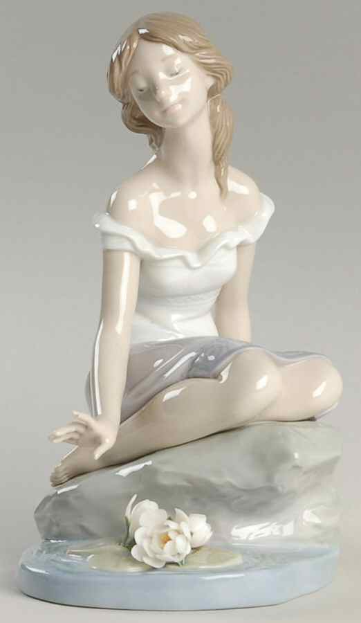 Lladro Collector Society Figurines Reflections Of Helena-2005 - With Box by Lladro-1