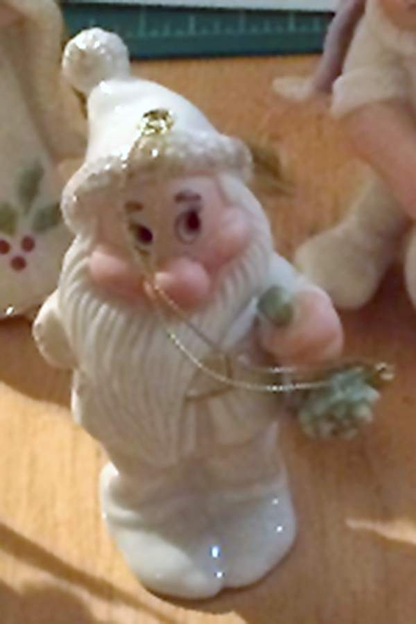 Snow White Jeweled Ornaments Bashful's Mistletoe Moment - Boxed by Lenox-1