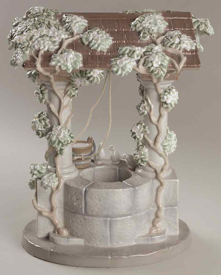 Disney Snow White's Wishing Well - No Box by Lladro-1