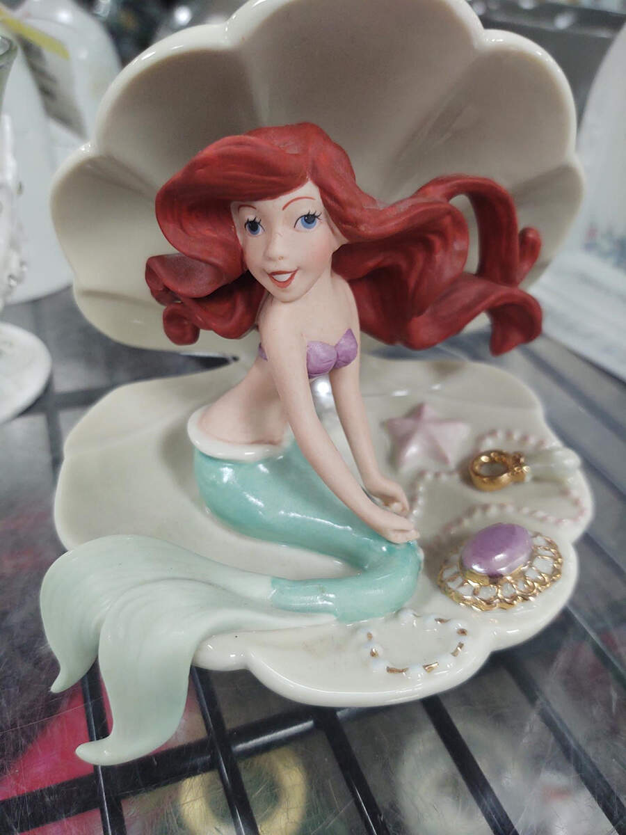 The Little Mermaid Ariel's Gleaming Treasure-Lighted - Boxed by Lenox-1