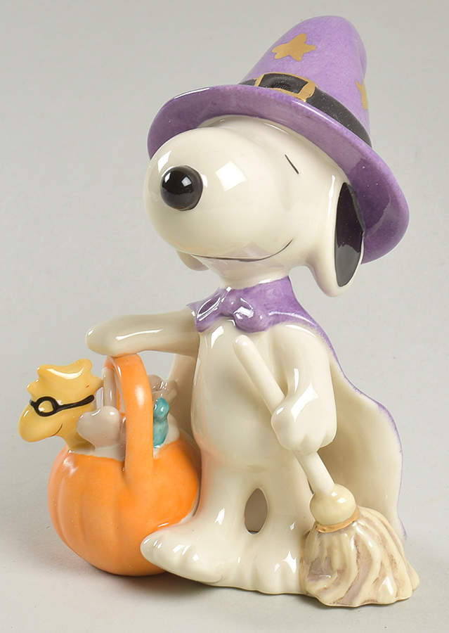 Peanuts Figurines Snoopy-Bewitching Treats - Boxed by Lenox-1