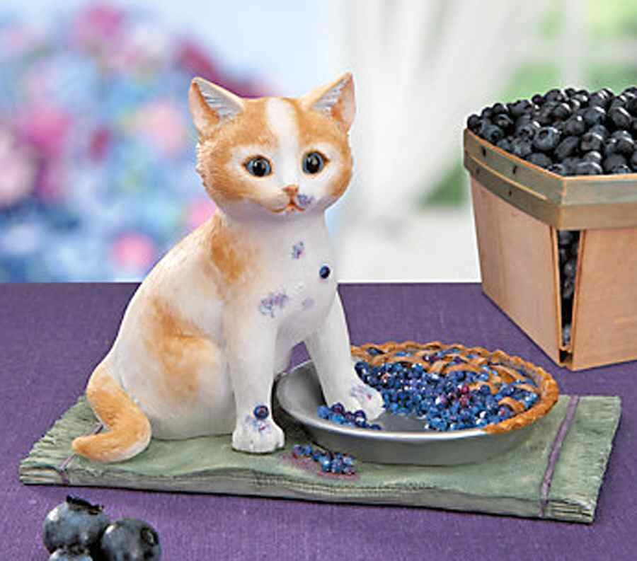 Sweet Kitties Sculpture Collection Blueberry Pie Caper Cat - Boxed by Lenox-1