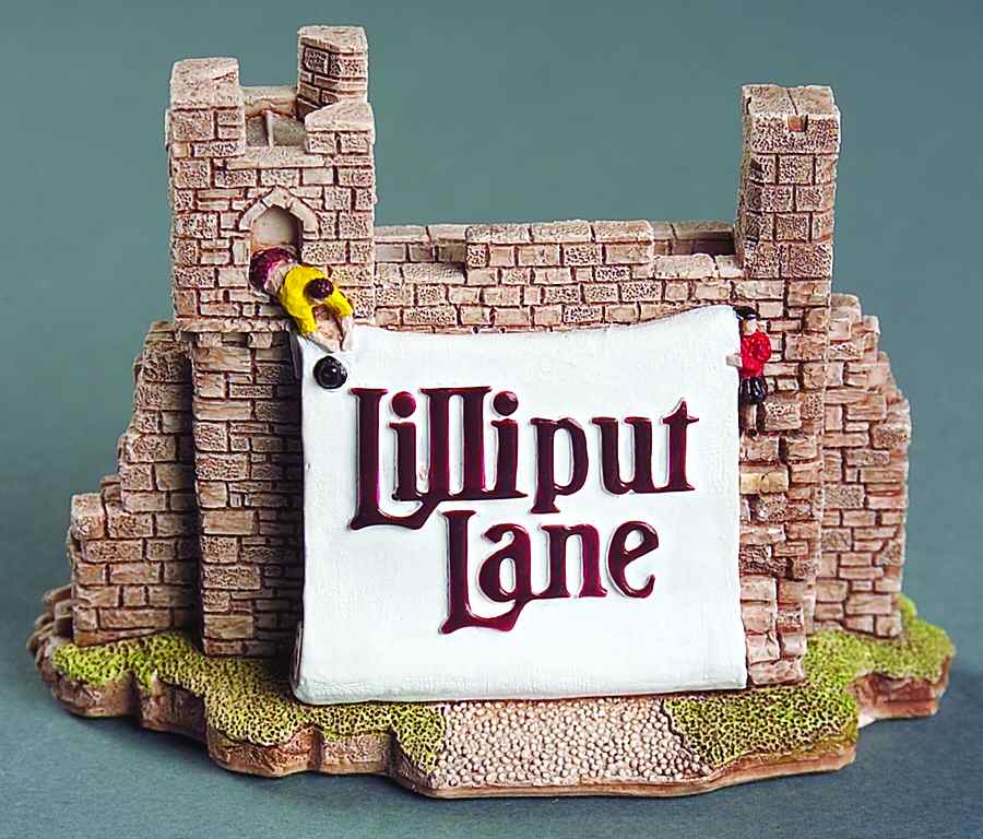 Advertising Signs Gulliver' Gate/Castle Gate With Banner - Advertising Signs by Lilliput Lane-1