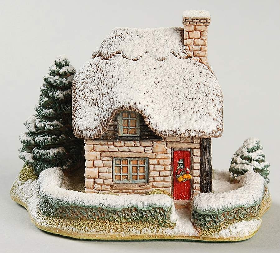 Christmas Collection Hollytree House - No Box by Lilliput Lane-1