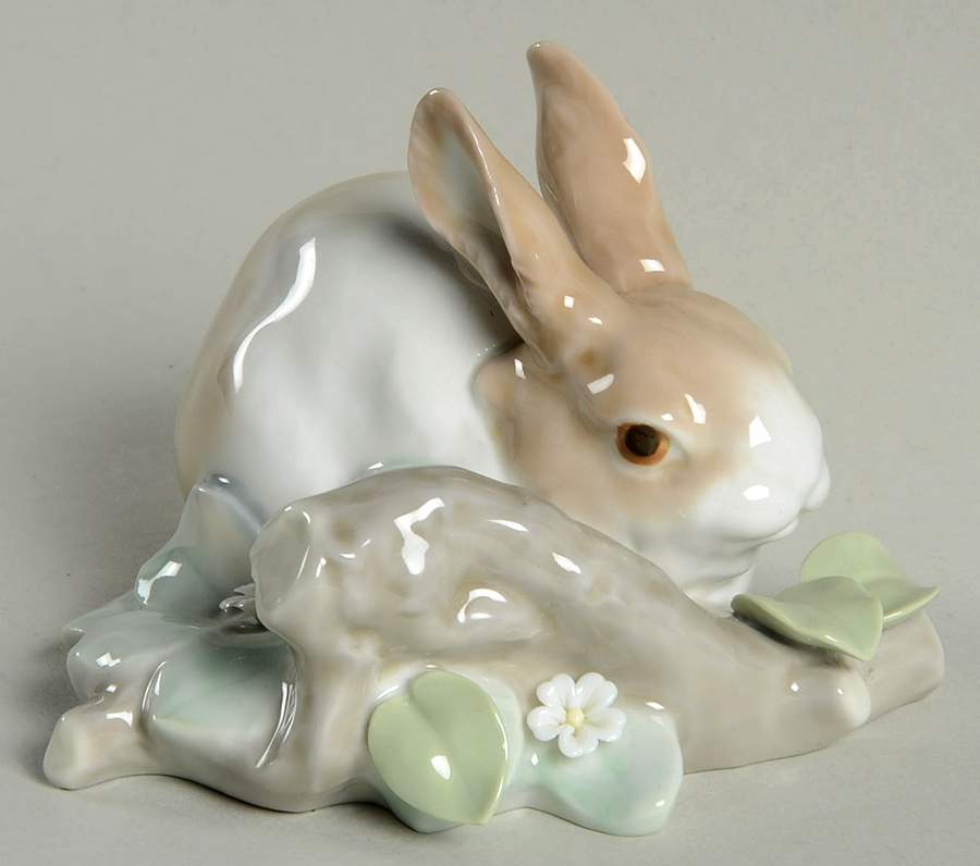 Animals-Domestic Rabbit Eating - No Box by Lladro-1