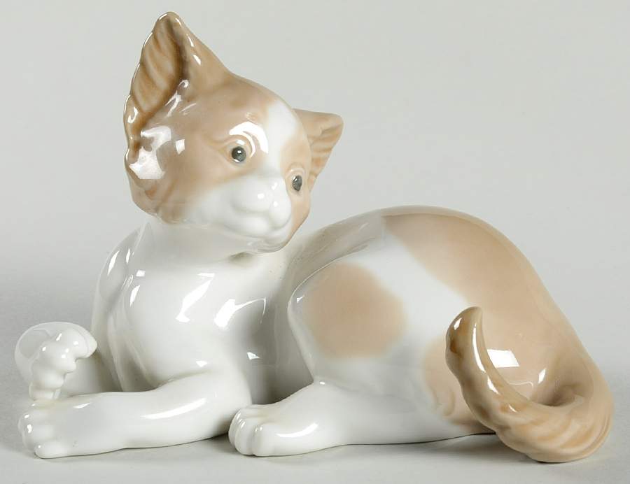 Animals-Domestic Surprised Cat - Boxed by Lladro-1