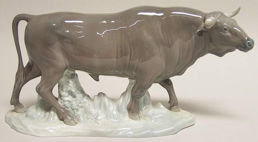 Animals-Domestic Bull-Head Up - Boxed by Lladro-1