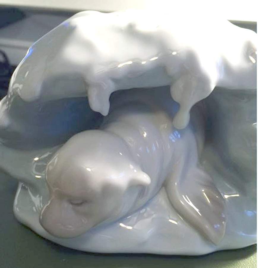 Animals-Wild A Snowy Haven - No Box by Lladro-1