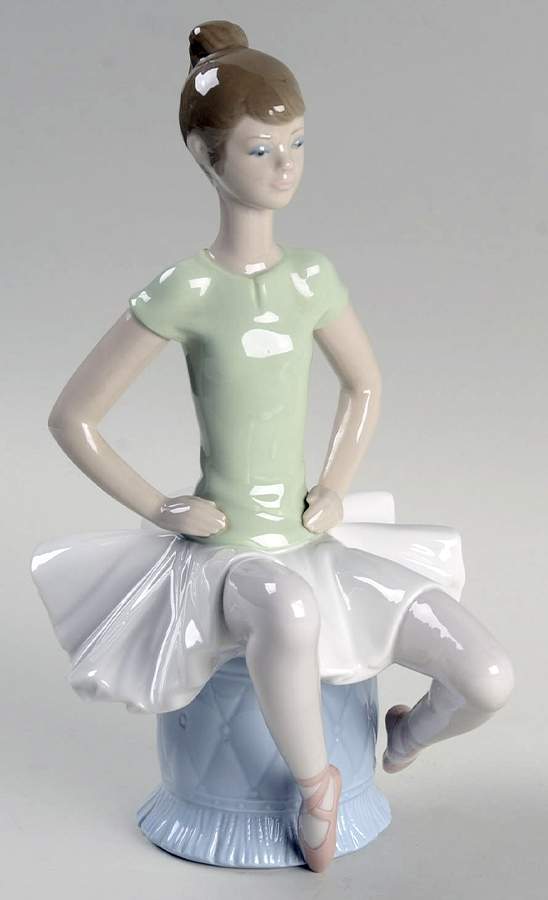Ballet Girls Laura - No Box by Lladro-1