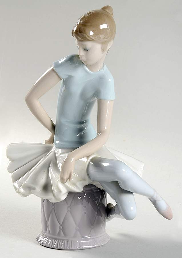 Ballet Girls Julia - Boxed by Lladro-1