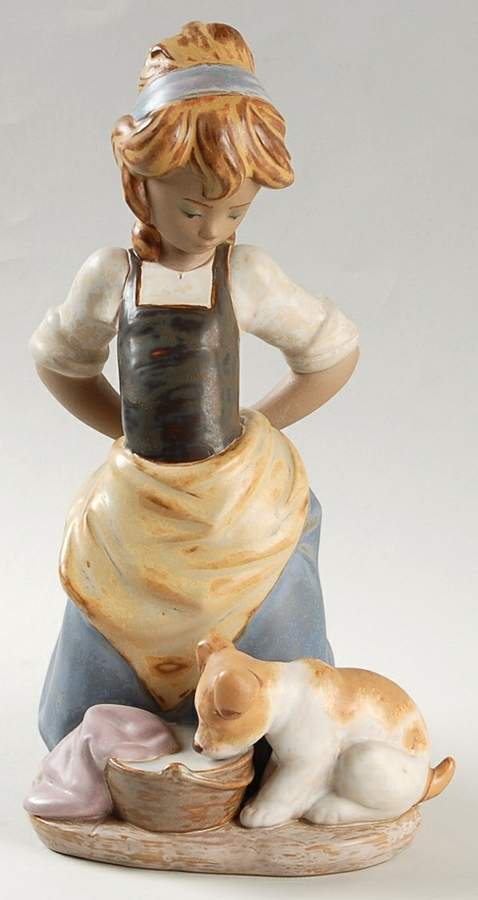 Farm Girls Gres Nosy Puppy - No Box by Lladro-1